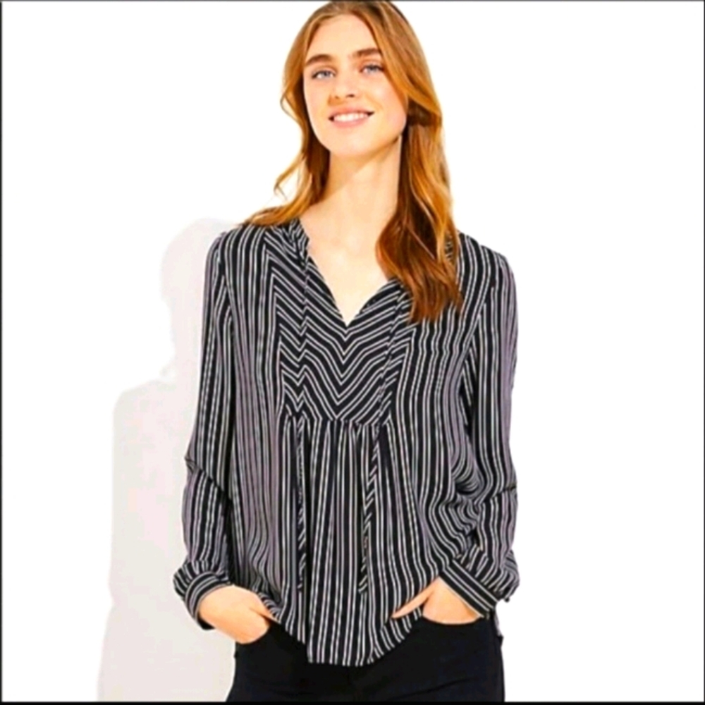 ANN TAYLOR LOFT Tie Front Blouse Medium